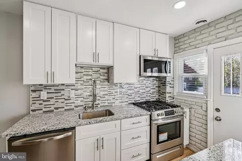 Kitchen - 4546 Mountview Rd, Baltimore, MD 21229 photo 2 of 3