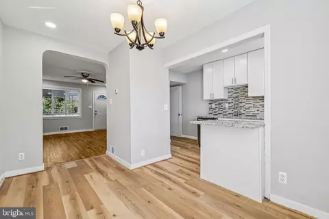 Entry Way - 4546 Mountview Rd, Baltimore, MD 21229 photo 1 of 4