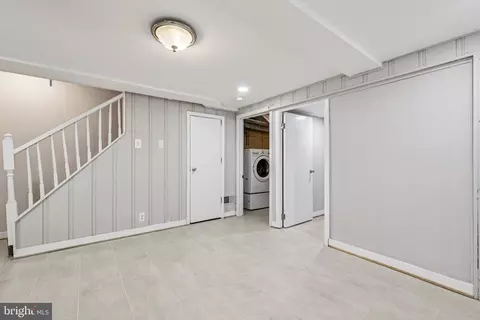Entry Way - 4546 Mountview Rd, Baltimore, MD 21229 photo 4 of 4