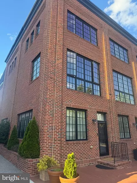 3800 Dillon St, Baltimore, MD 21224