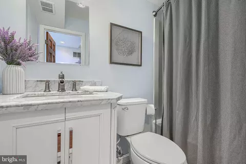 Bath - 38 E Hamburg St, Baltimore, MD 21230 photo 2 of 5