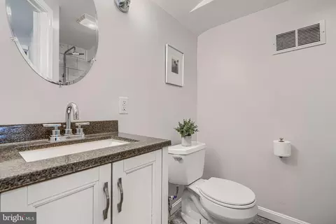 Bath - 38 E Hamburg St, Baltimore, MD 21230 photo 4 of 5