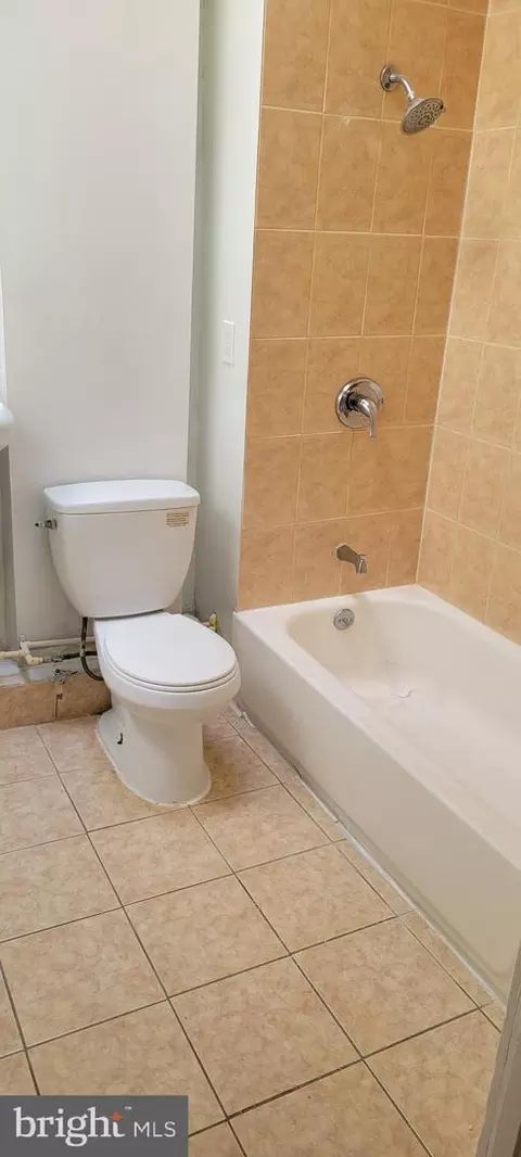 Bath - 1625 Darley Ave, Baltimore, MD 21213 photo 1 of 1