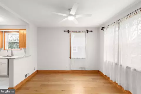 Living - 5204 Catalpha Rd, Baltimore, MD 21214 photo 4 of 5