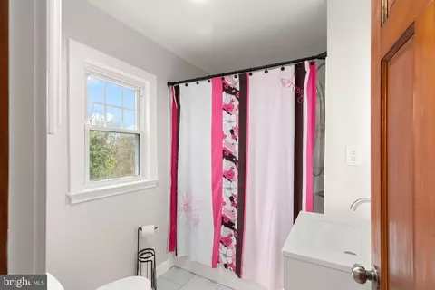 Bath - 5204 Catalpha Rd, Baltimore, MD 21214 photo 1 of 1
