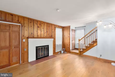 Living - 5204 Catalpha Rd, Baltimore, MD 21214 photo 3 of 5