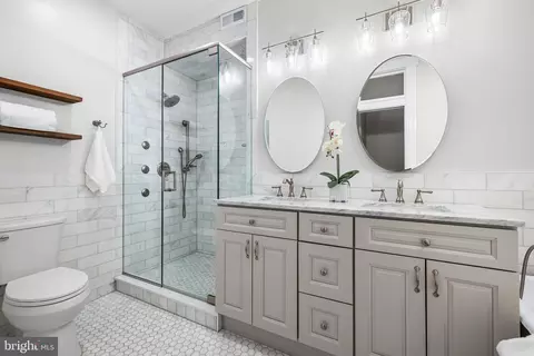 Bath - 21 S Linwood Ave, Baltimore, MD 21224 photo 3 of 7