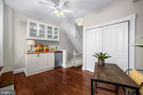 Entry Way - 21 S Linwood Ave, Baltimore, MD 21224 photo 10 of 12