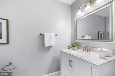 Bath - 21 S Linwood Ave, Baltimore, MD 21224 photo 1 of 7