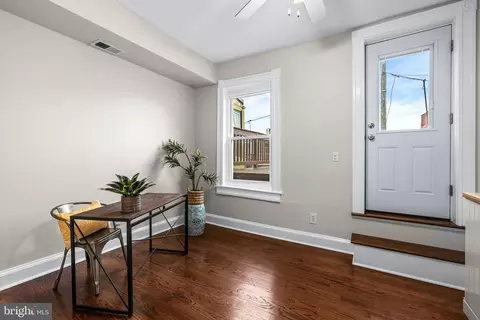 Entry Way - 21 S Linwood Ave, Baltimore, MD 21224 photo 8 of 12