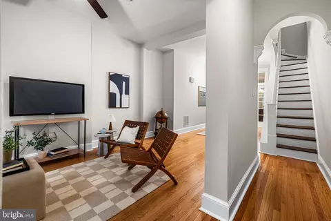 Entry Way - 21 S Linwood Ave, Baltimore, MD 21224 photo 4 of 12