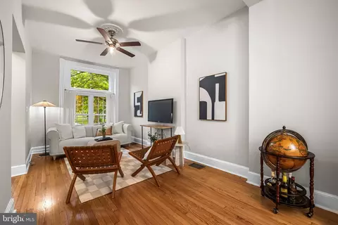Living - 21 S Linwood Ave, Baltimore, MD 21224 photo 1 of 2