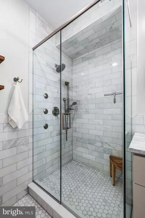 Bath - 21 S Linwood Ave, Baltimore, MD 21224 photo 5 of 7