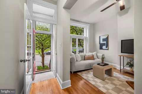 Entry Way - 21 S Linwood Ave, Baltimore, MD 21224 photo 3 of 12