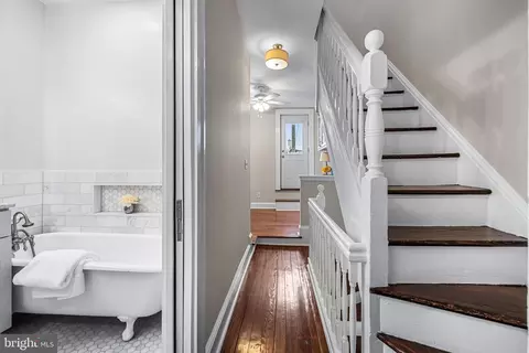 Entry Way - 21 S Linwood Ave, Baltimore, MD 21224 photo 7 of 12