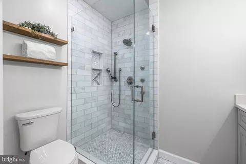 Bath - 21 S Linwood Ave, Baltimore, MD 21224 photo 7 of 7