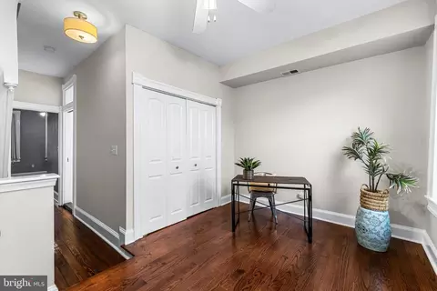 Entry Way - 21 S Linwood Ave, Baltimore, MD 21224 photo 9 of 12