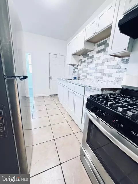 Kitchen - 2213 Bryant Ave, Baltimore, MD 21217 photo 1 of 2