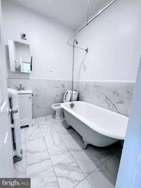 Bath - 2213 Bryant Ave, Baltimore, MD 21217 photo 1 of 2