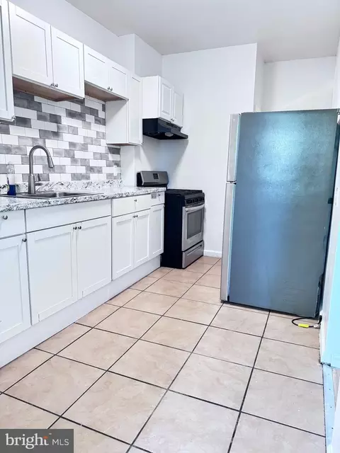 Kitchen - 2213 Bryant Ave, Baltimore, MD 21217 photo 2 of 2