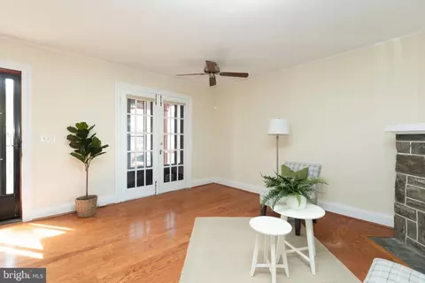 Living - 3633 Elkader Rd, Baltimore, MD 21218 photo 3 of 4