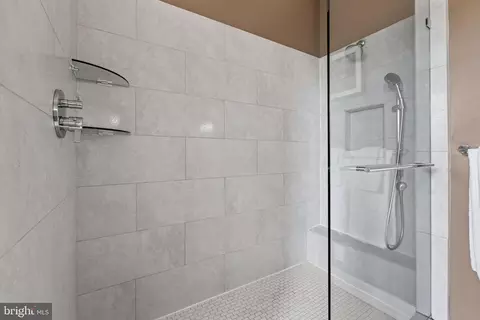 Bath - 2534 E Baltimore St, Baltimore, MD 21224 photo 2 of 5