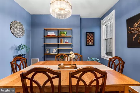 Dining - 2534 E Baltimore St, Baltimore, MD 21224 photo 2 of 4