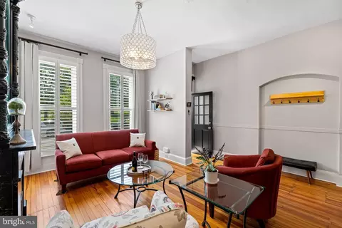 Entry Way - 2534 E Baltimore St, Baltimore, MD 21224 photo 4 of 5