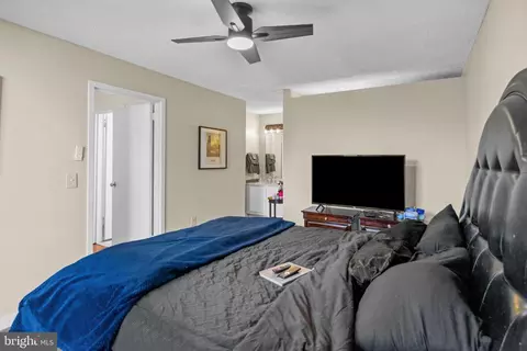 Bedroom - 2363 Nutmeg, Baltimore, MD 21209 photo 4 of 4