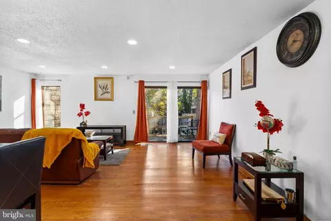 Living - 2363 Nutmeg, Baltimore, MD 21209 photo 1 of 1