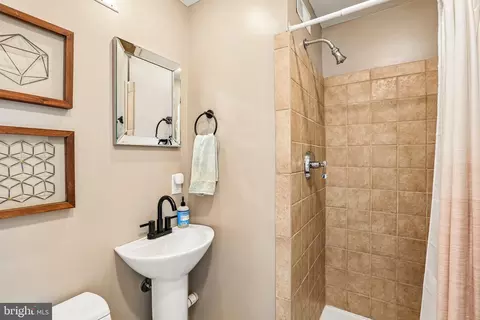 Bath - 1279 William St, Baltimore, MD 21230 photo 4 of 4