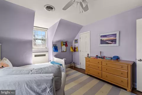 Bedroom - 702 W Melrose Ave, Baltimore, MD 21210 photo 4 of 8