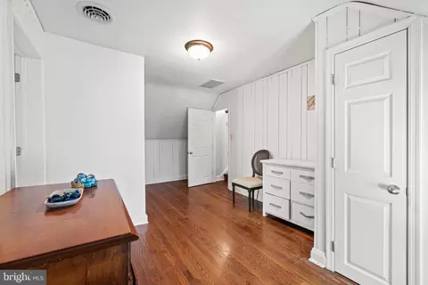 Entry Way - 702 W Melrose Ave, Baltimore, MD 21210 photo 11 of 12