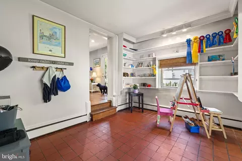Entry Way - 702 W Melrose Ave, Baltimore, MD 21210 photo 4 of 12