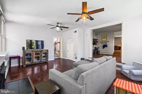 Entry Way - 702 W Melrose Ave, Baltimore, MD 21210 photo 6 of 12