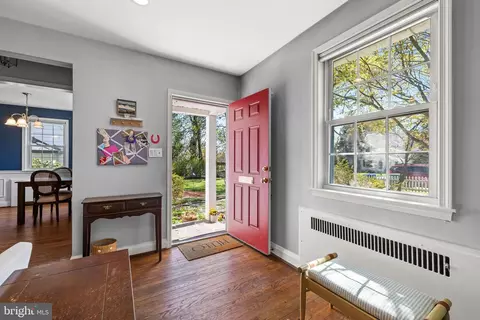Entry Way - 702 W Melrose Ave, Baltimore, MD 21210 photo 1 of 12