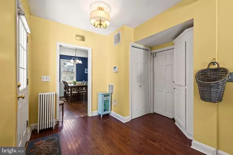 Entry Way - 702 W Melrose Ave, Baltimore, MD 21210 photo 8 of 12