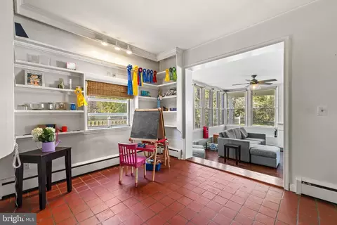 Entry Way - 702 W Melrose Ave, Baltimore, MD 21210 photo 3 of 12