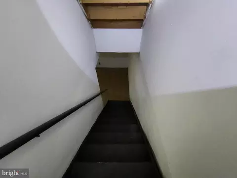 Entry Way - 1129 Willinger Ct, Baltimore, MD 21202 photo 4 of 5