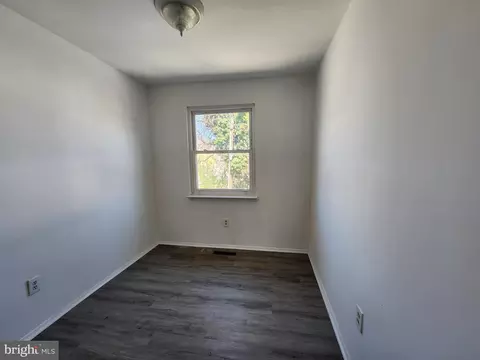 Bedroom - 1129 Willinger Ct, Baltimore, MD 21202 photo 2 of 2