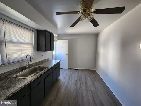 Entry Way - 1129 Willinger Ct, Baltimore, MD 21202 photo 2 of 5