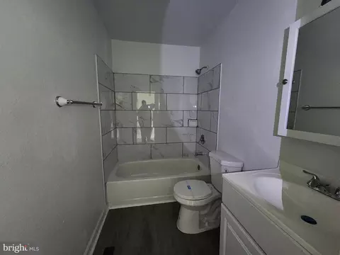 Bath - 1129 Willinger Ct, Baltimore, MD 21202 photo 1 of 6