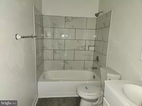 Bath - 1129 Willinger Ct, Baltimore, MD 21202 photo 4 of 6