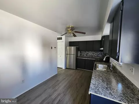 Entry Way - 1129 Willinger Ct, Baltimore, MD 21202 photo 1 of 5