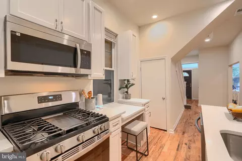 Entry Way - 3308 Walbrook Ave, Baltimore, MD 21216 photo 4 of 6