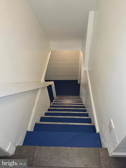 Entry Way - 3905 Kenyon Ave, Baltimore, MD 21213 photo 3 of 4