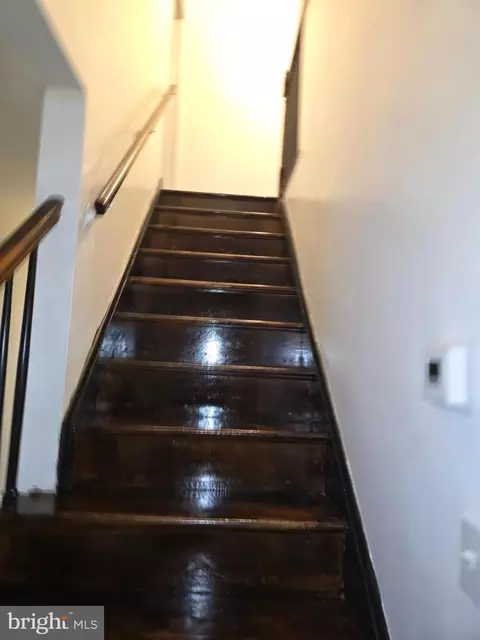 Entry Way - 3905 Kenyon Ave, Baltimore, MD 21213 photo 1 of 4
