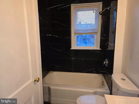 Bath - 3905 Kenyon Ave, Baltimore, MD 21213 photo 1 of 4