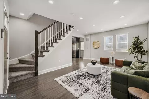 Entry Way - 2911 Elgin Ave, Baltimore, MD 21216 photo 2 of 3