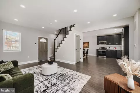Entry Way - 2911 Elgin Ave, Baltimore, MD 21216 photo 1 of 3